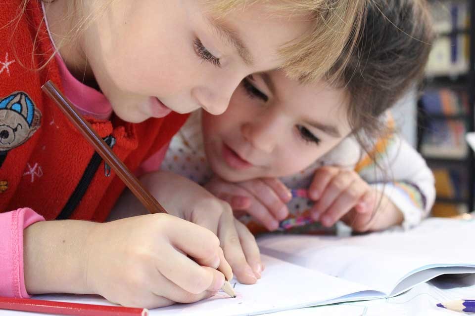 Az scuola. Come aprire un asilo nido
