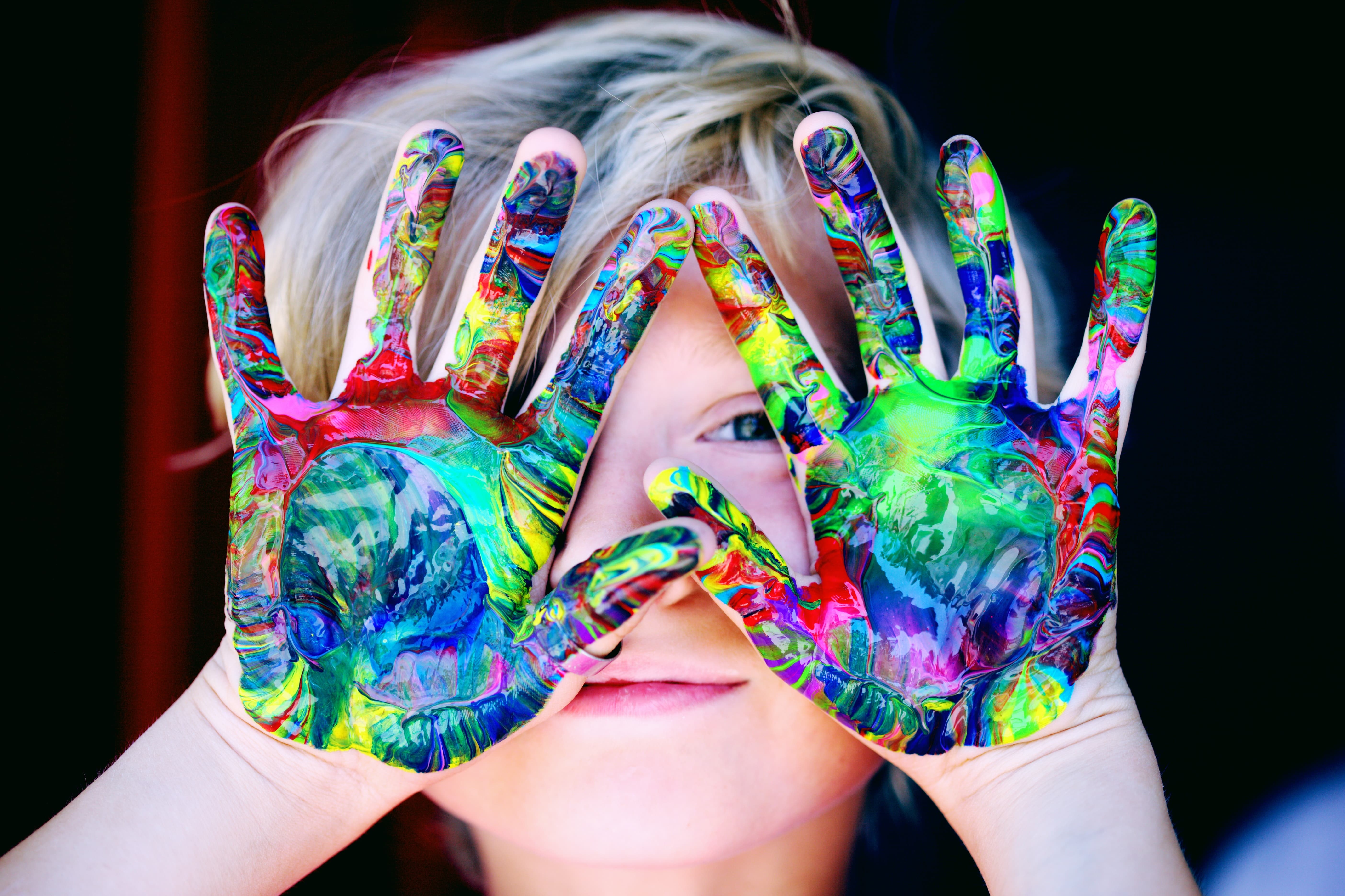 La Motricità Fine è il controllo motorio sui piccoli movimenti delle mani e delle dita, così come i piccoli muscoli della faccia, della bocca e dei piedi.