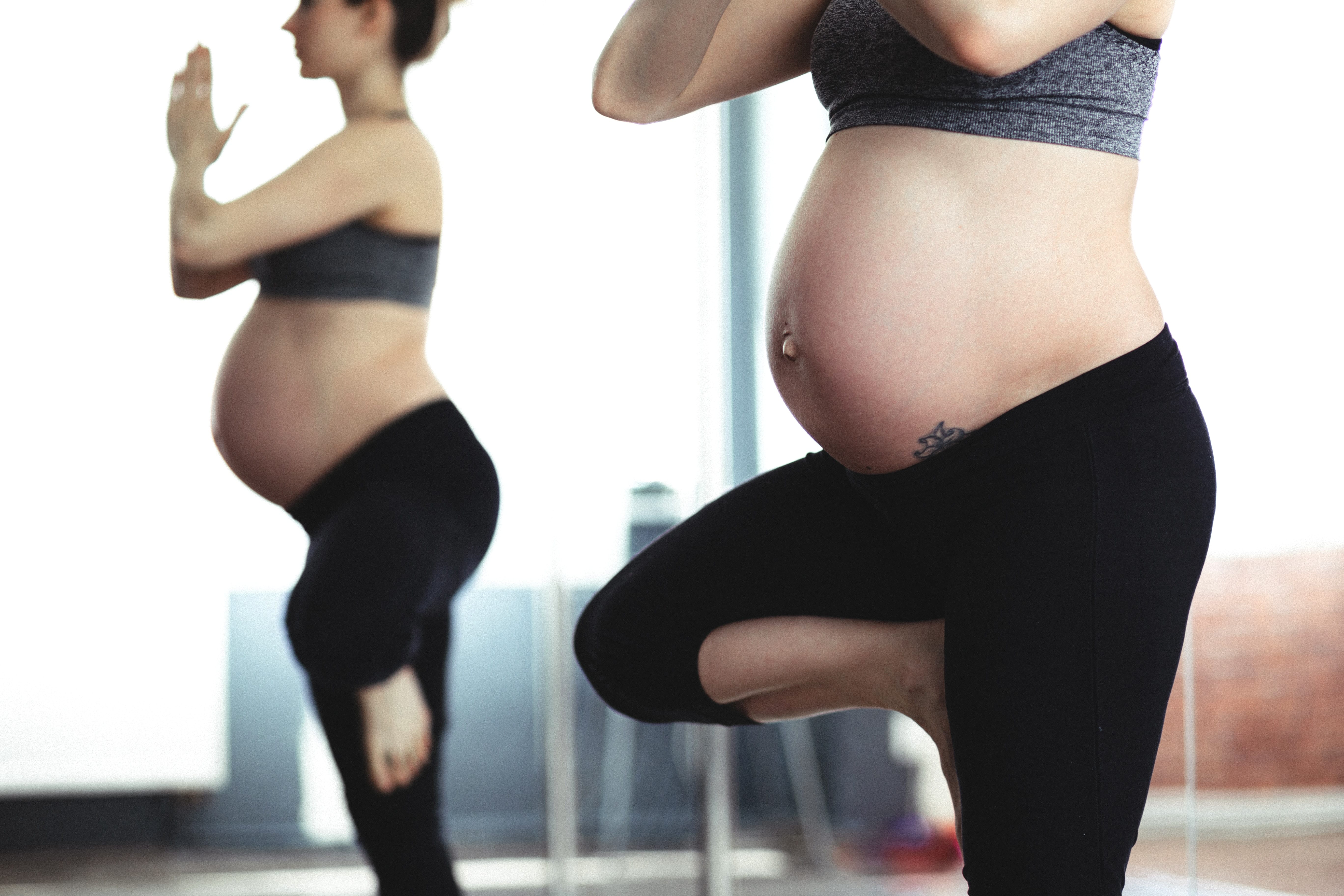 Sicuramente la gravidanza è un periodo delicato, soprattutto se si è agli ultimi mesi, ma non significa che bisogna per forza perdersi tutto il divertimento e il calore delle feste di Natale.